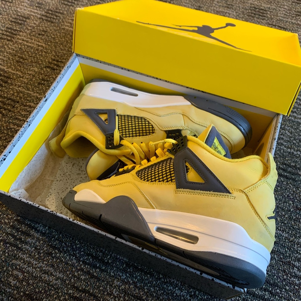 Air Jordan 4 “Lightning”